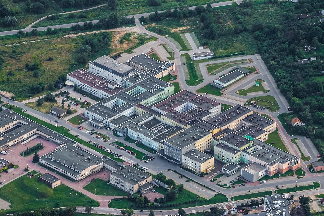 Kapitał na innowacje i rozwój Inwestorzy omawiają rozwój technologicznego startupu w czasie prezentacji